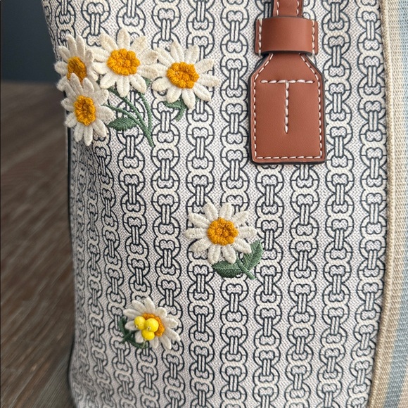 Tory Burch Gemini Link Daisy Appliqué small tote bag - Picture 2 of 14
